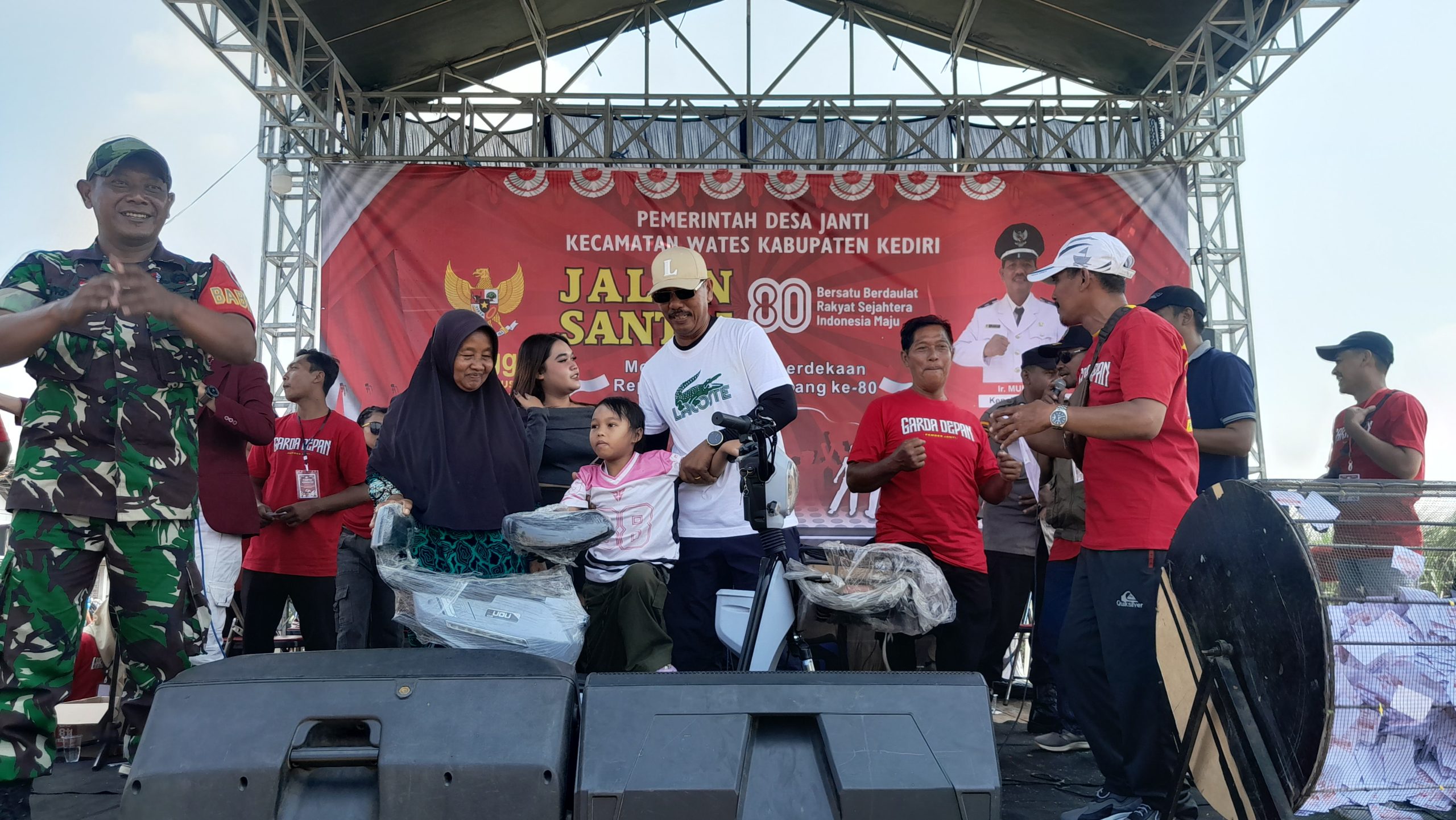 Ribuan Warga Meriahkan Jalan Santai HUT ke-80 RI di Desa Janti