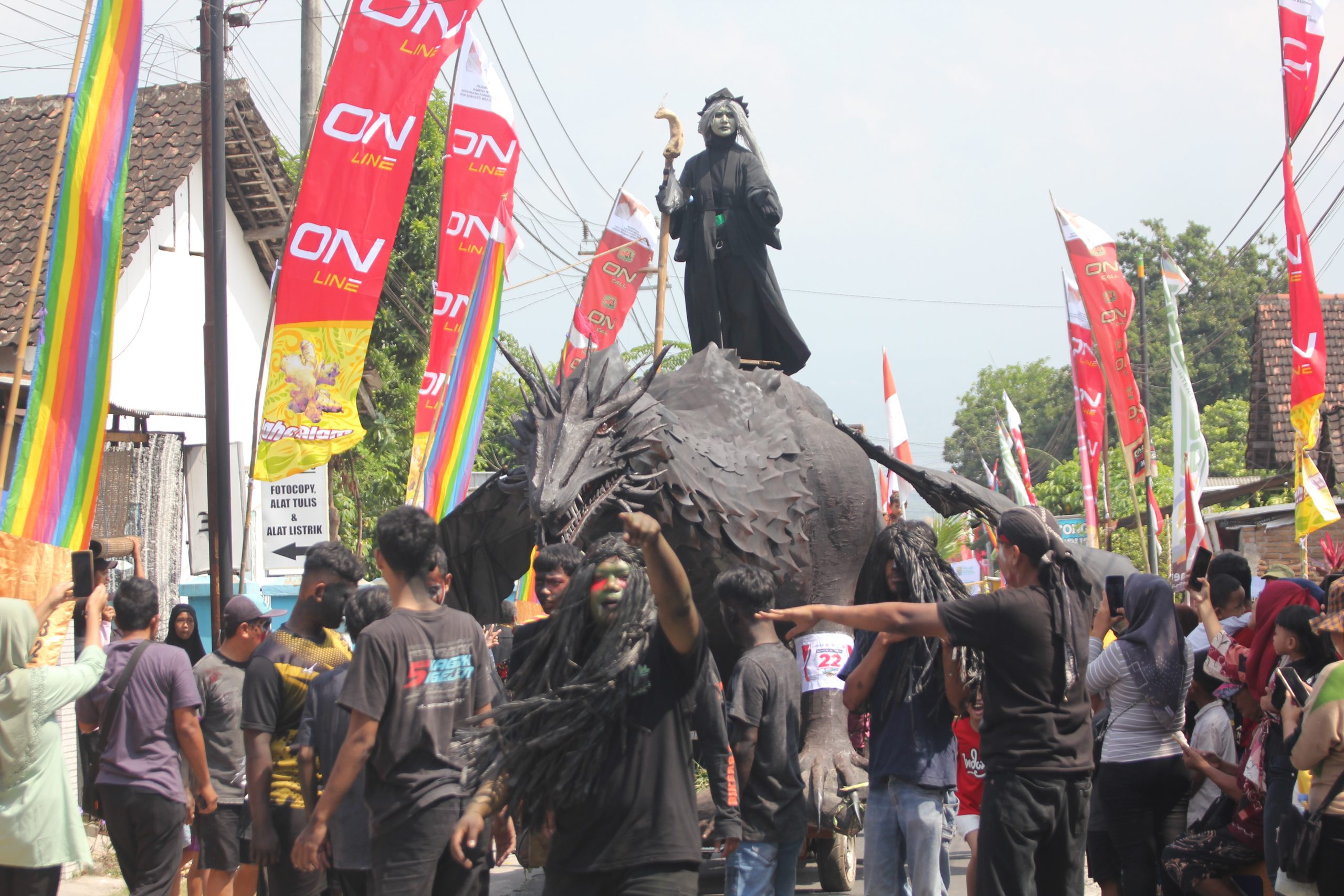 Karnaval Budaya Ngadiluwih Meriahkan HUT RI ke-80