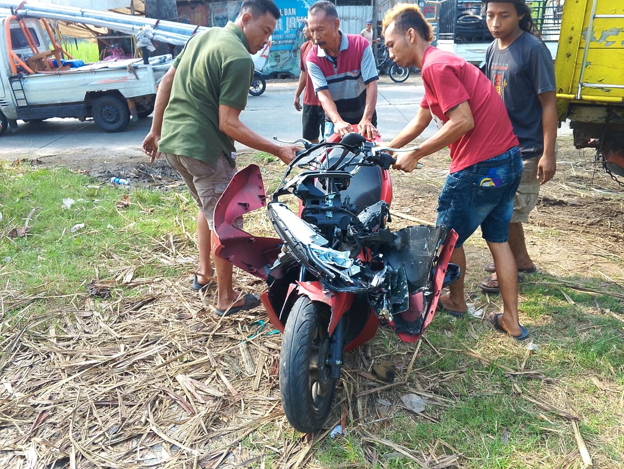 Motor Tabrak Truk Parkir di Jombang, Pengendara Tewas di Tempat