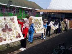 Siswa SMPN 4 Jombang Sulap Daun Jadi Seni Ecoprint yang Bernilai Jual!