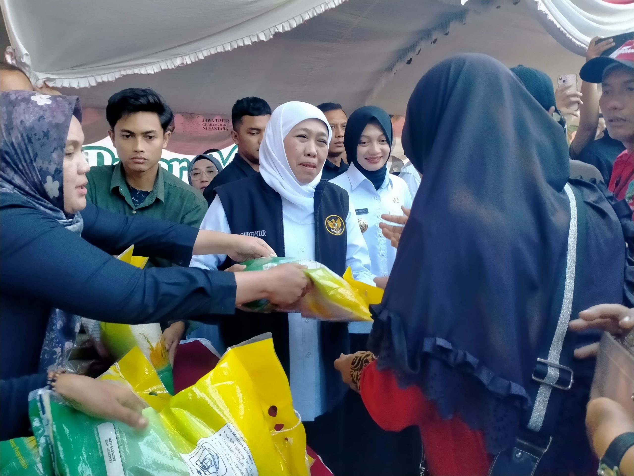 Gubernur Jatim Pastikan Stok Beras Aman, Tinjau Pasar Murah di Kediri
