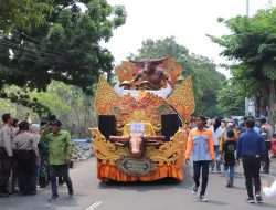 Karnaval Kemerdekaan di Jombang Berlangsung Meriah, 70 Mobil Hias dan Hasil Bumi Ikut Arak-Arakan