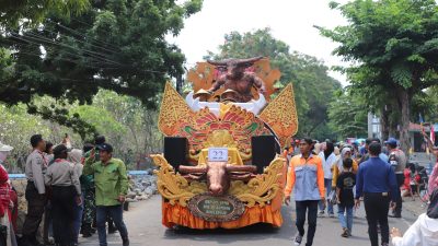 Karnaval Kemerdekaan Jombang Berlangsung Meriah, 70 Mobil Hias dan Hasil Bumi Ikut Arak-Arakan