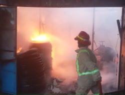 Gudang Limbah Ban di Jombang Terbakar, Kerugian Capai Rp130 Juta