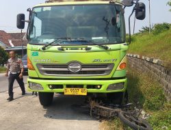 Kronologi Kecelakaan Sepeda Motor vs Truk Tronton di Dusun Kasemen Jombang, Satu Orang Tewas!