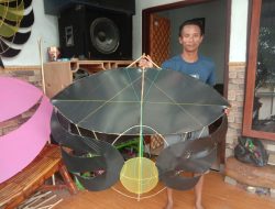 Panen Order! Perajin Jombang Banjir Pesanan Layangan Handmade