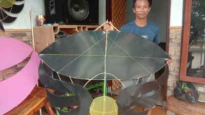 Panen Order! Perajin Jombang Banjir Pesanan Layangan Handmade