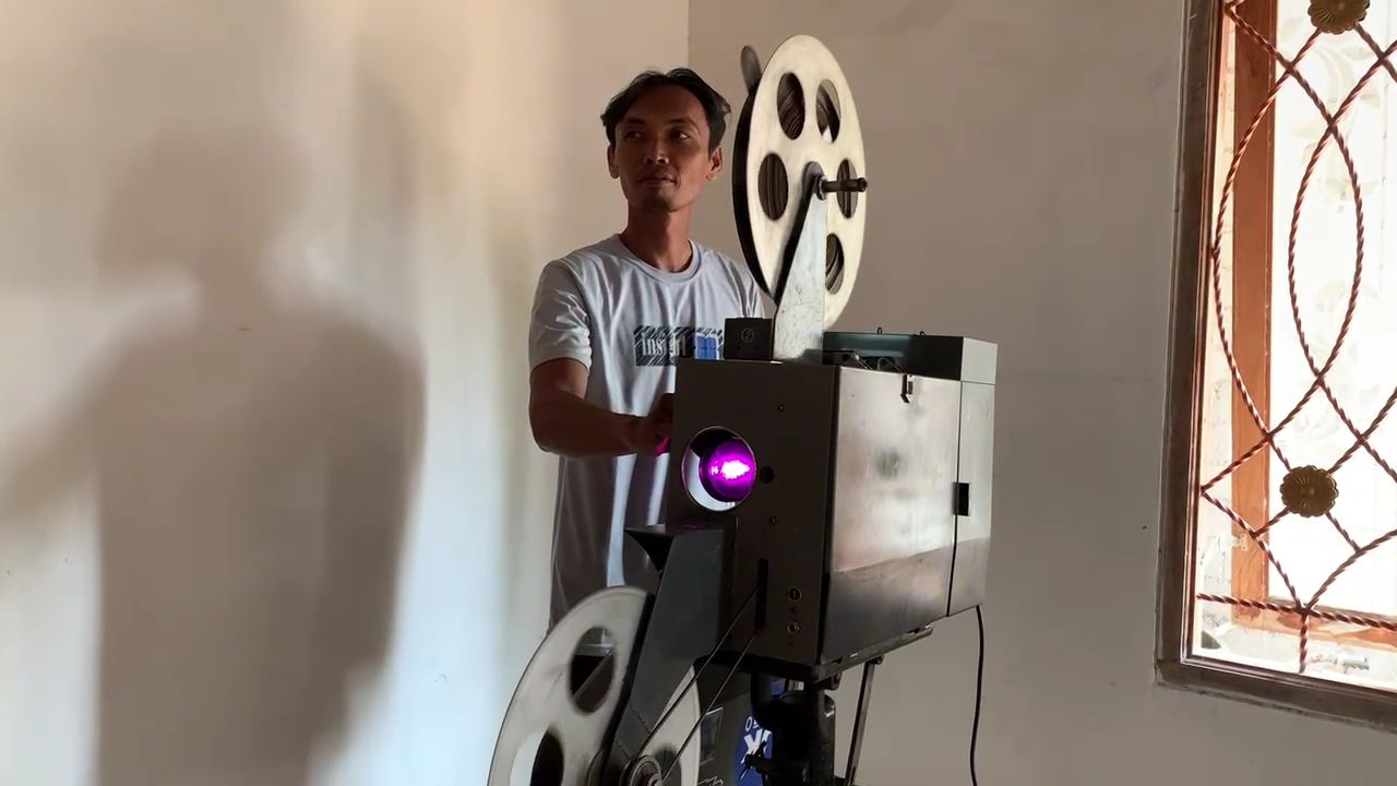 Bioskop Lawas Masih Eksis! Layar Tancap Slamet Diburu Jelang 17-an