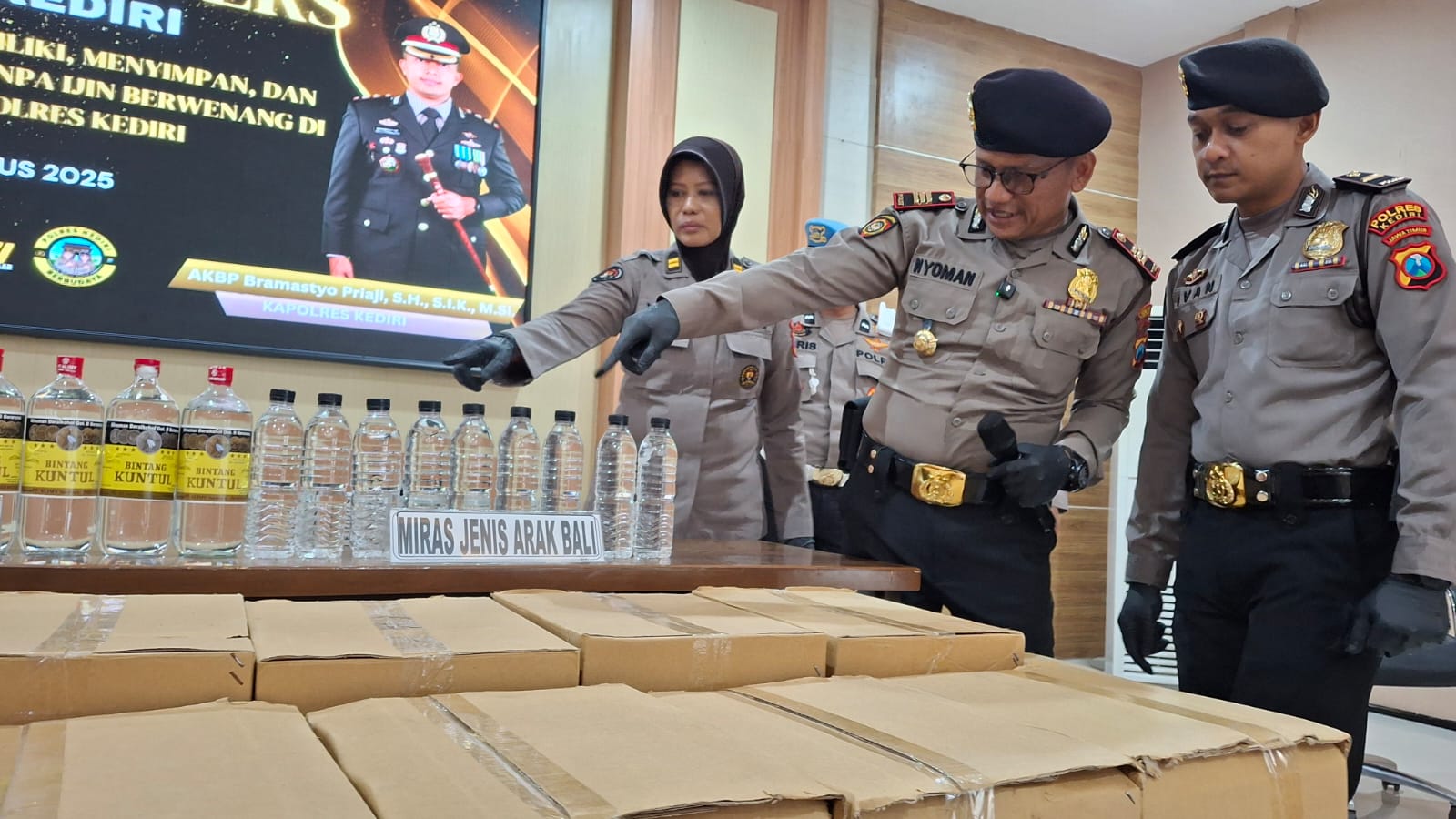 Ribuan Botol Miras Disita, Polres Kediri Gagalkan Peredaran Ilegal di Wates