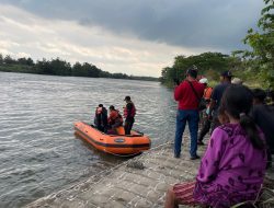 Cuaca Buruk Hambat Pencarian Pemuda Tenggelam di Sungai Brantas Jombang