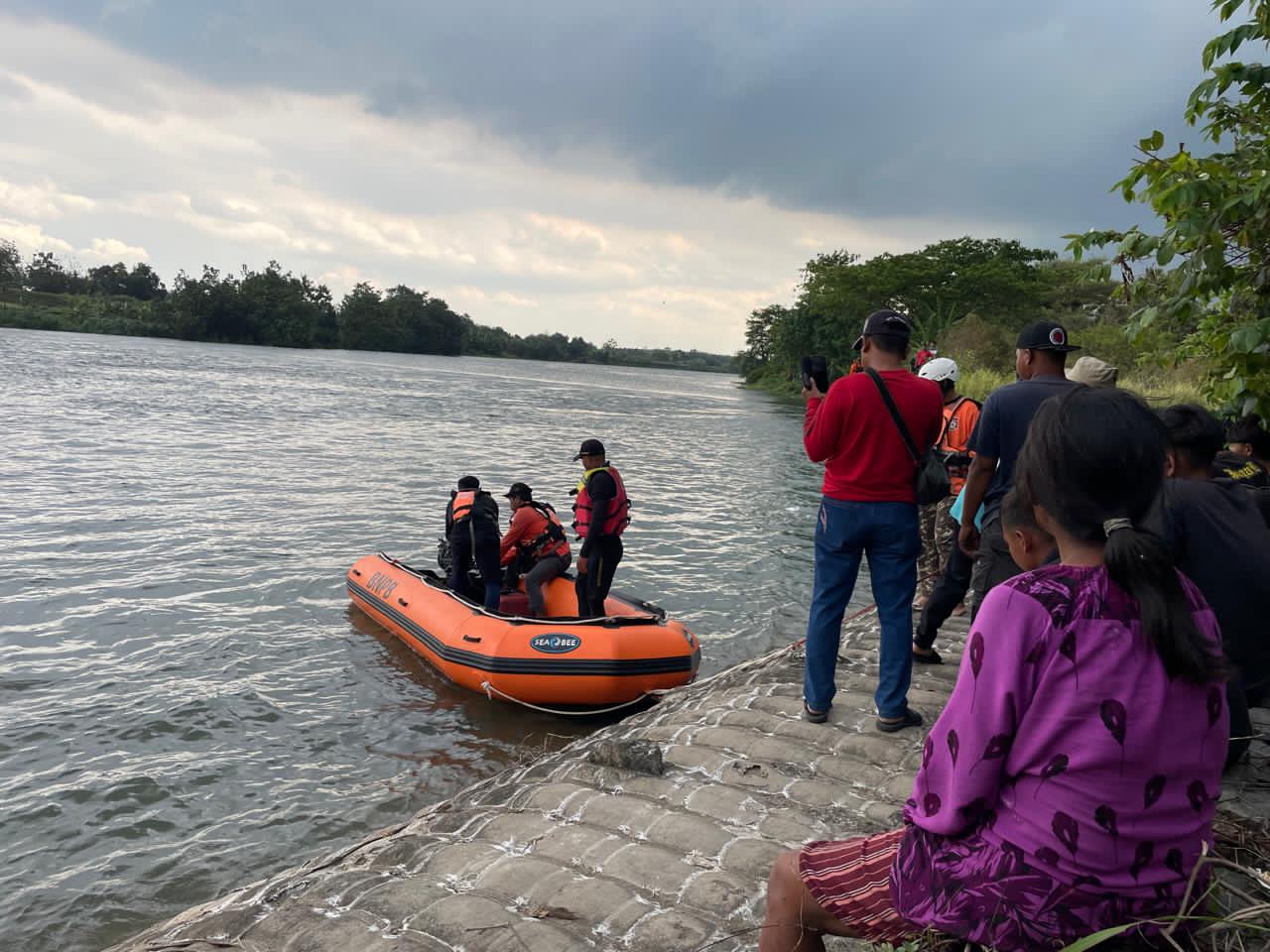 Cuaca Buruk Hambat Pencarian Pemuda Tenggelam di Sungai Brantas Jombang
