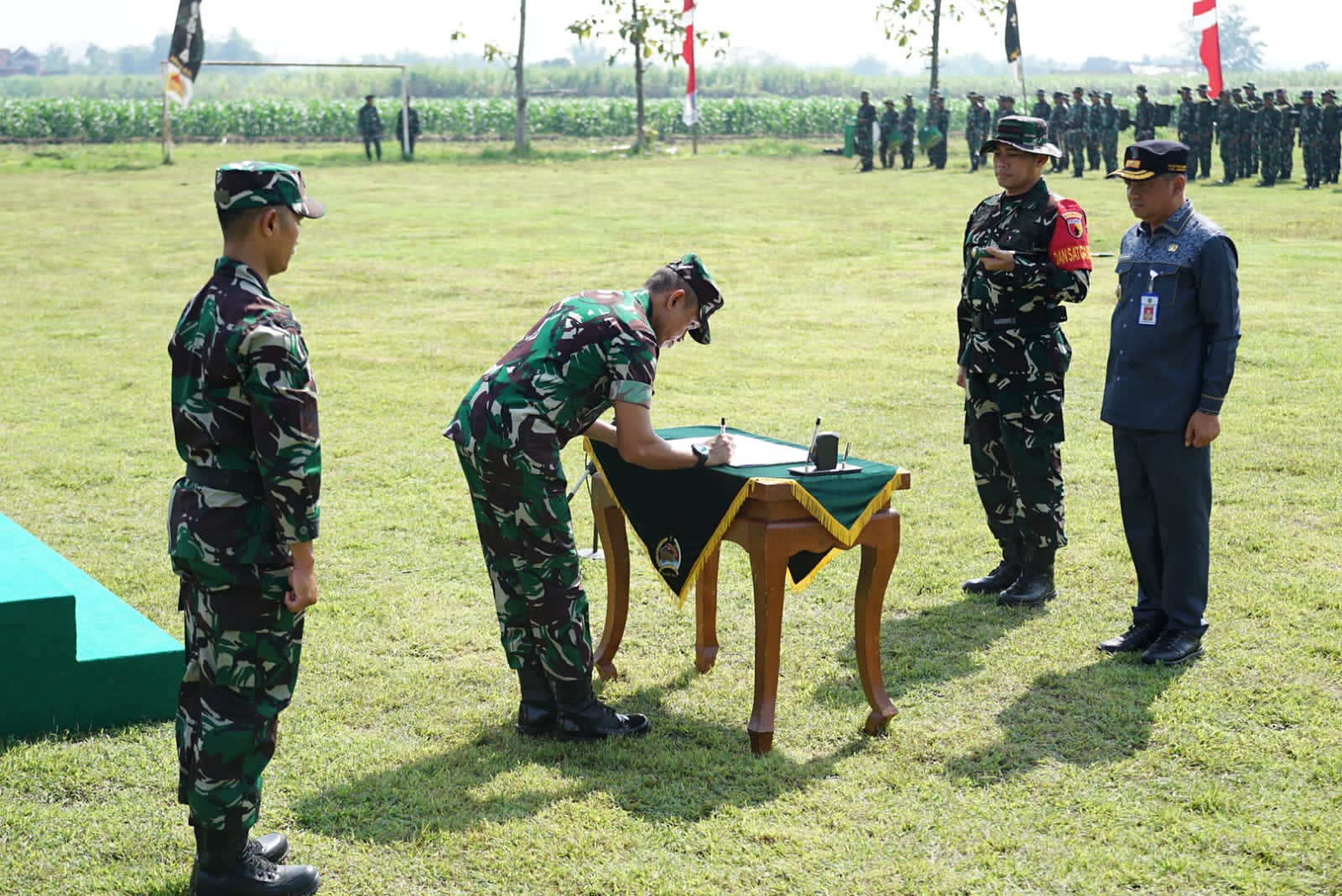 TMMD ke-125 Ditutup, Jalan Puluhan Tahun Mangkrak di Jombang Kini Bisa Dilalui Warga
