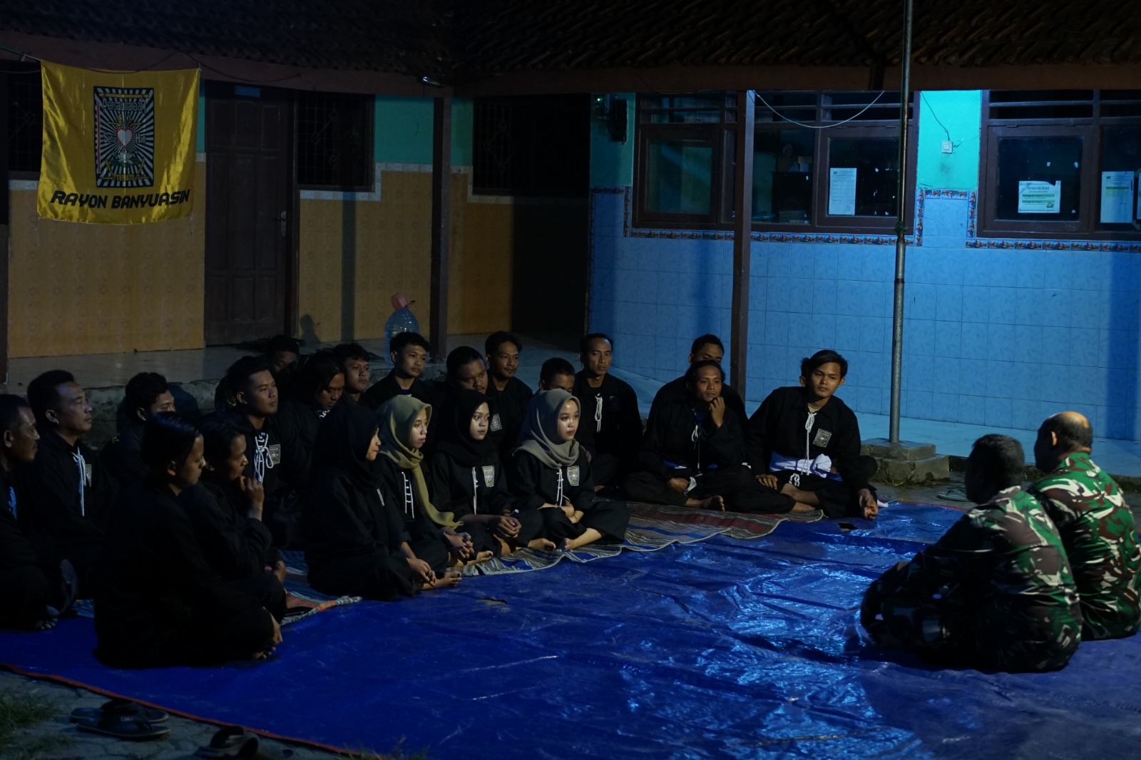 Pesilat Turut Gotong Royong di TMMD ke-125 Jombang