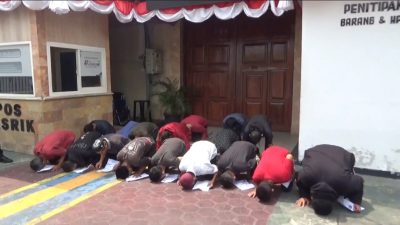 17 Warga Binaan Lapas Jombang Sujud Syukur Usai Terima Remisi Bebas di HUT RI