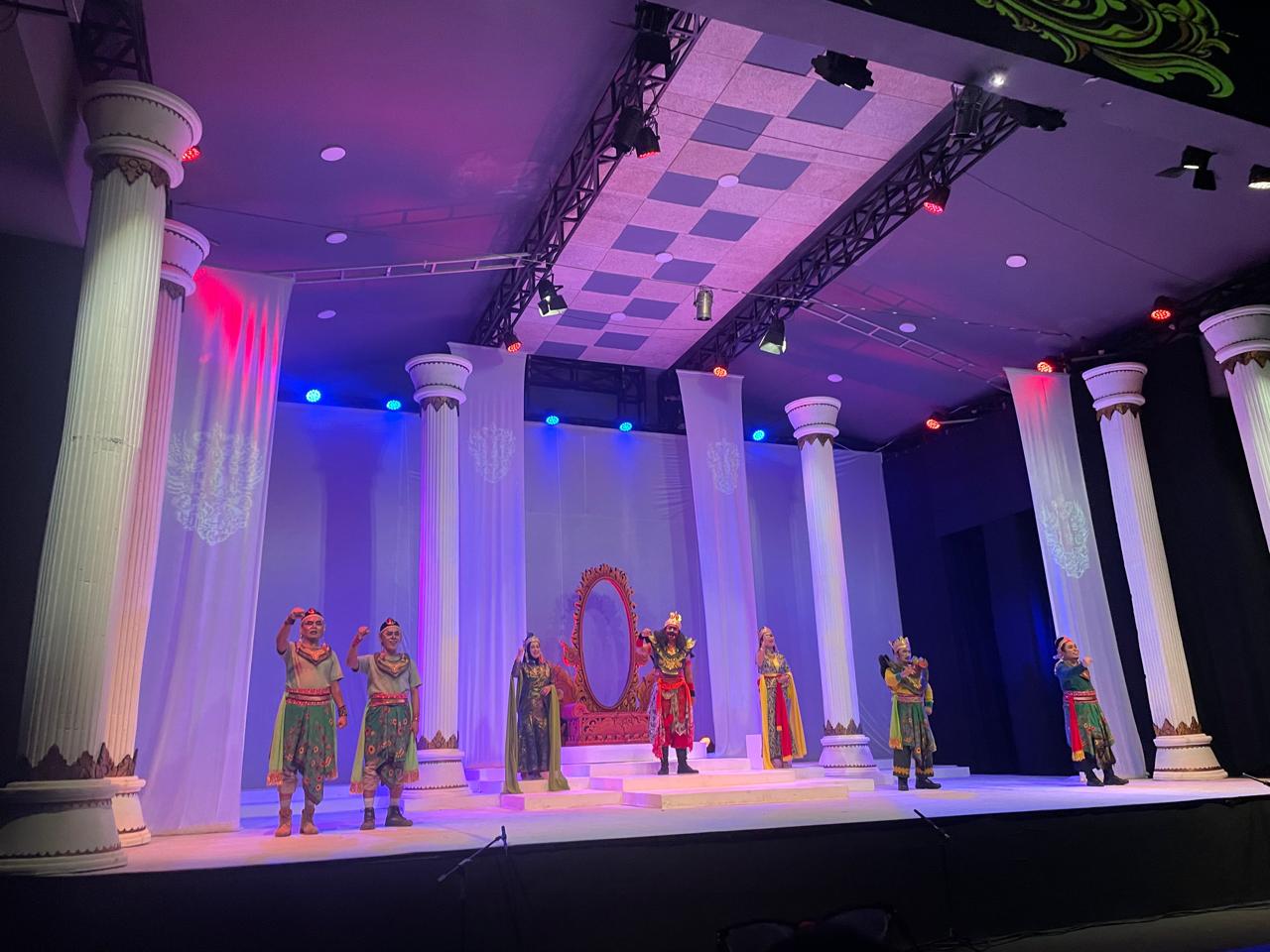 Teater Darpana, Cermin Retak Sang Mantan Penguasa: TomboAti Ajak Penonton Hadapi Masa Lalu