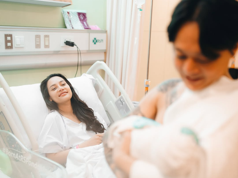 Selamat! Erika Carlina Melahirkan Anak Pertama Berjenis Kelamin Laki-laki, Diberi Nama Andrew Raxy Neil