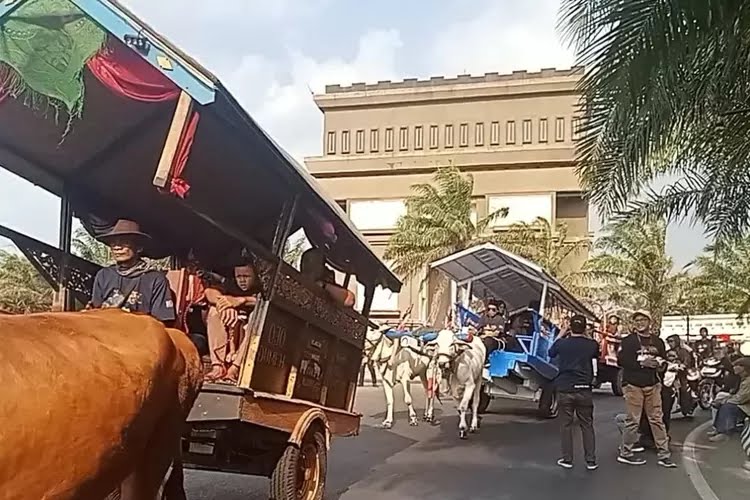 Pemkab Kediri Suguhkan Parade Cikar di Gempita Kemerdekaan 2025