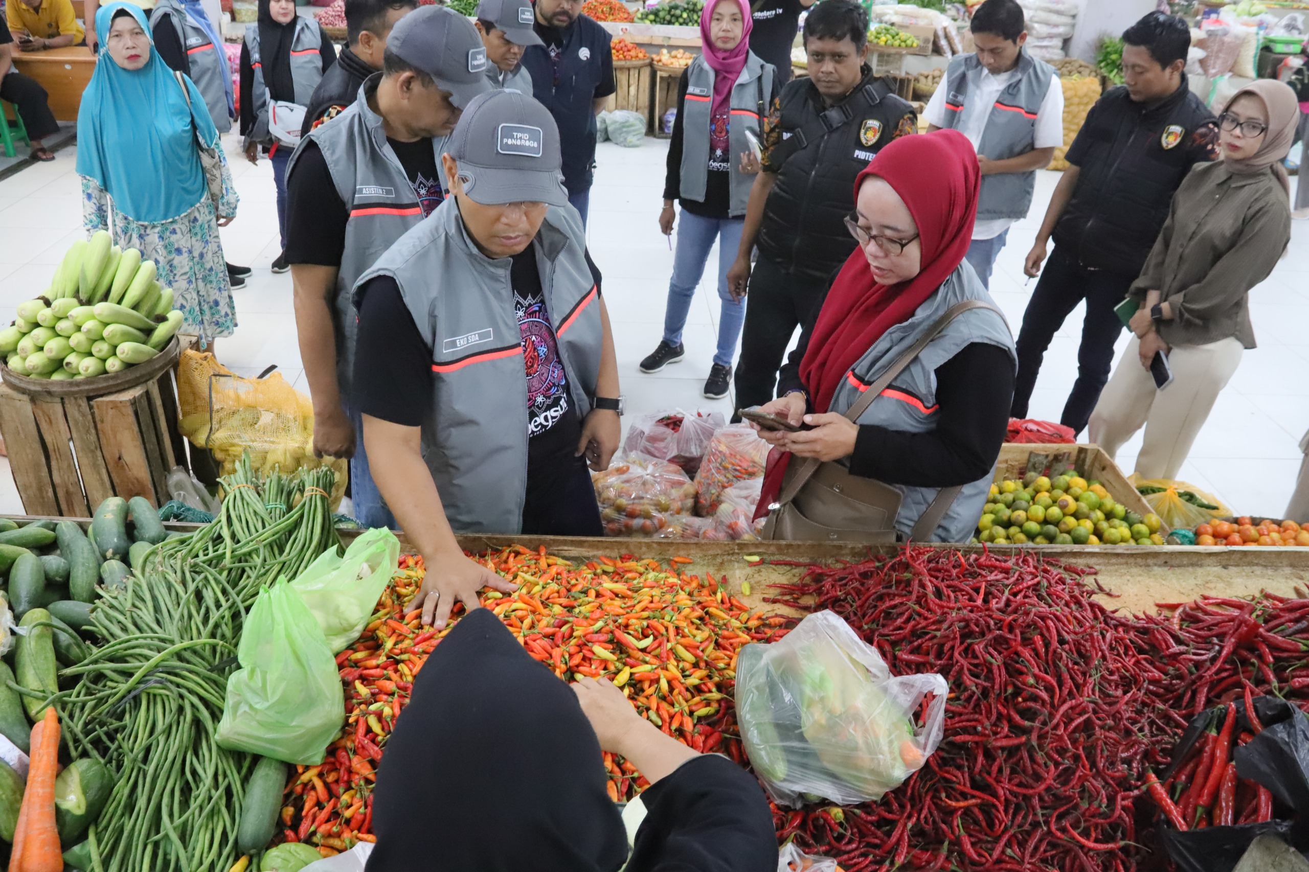 TPID Ponorogo Lakukan Sidak, Harga Bawang Merah Naik Sementara Cabai Turun