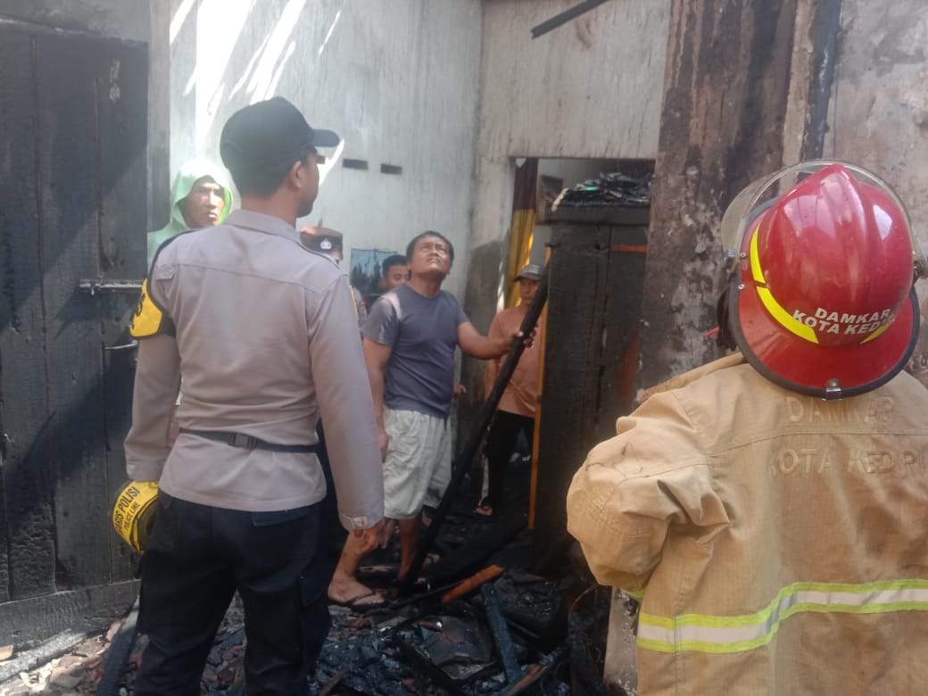 Rumah Lansia di Plosoklaten Kediri Ludes Terbakar, Diduga Akibat Korsleting Televisi