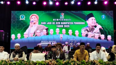 Sholawat Gandrung Nabi Buka Rangkaian Hari Jadi Ponorogo ke-529, Ribuan Warga Padati Alun-Alun
