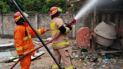 Gudang Kayu SD An-Nadlah Gondang Terbakar, Diduga Akibat Api Pembakaran Sampah