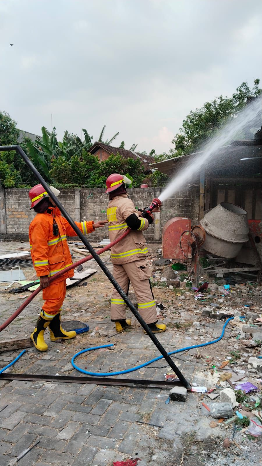 Gudang Kayu SD An-Nadlah Gondang Terbakar, Diduga Akibat Api Pembakaran Sampah