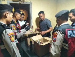 Razia Tempat Hiburan di Banyakan, Polisi Sita Puluhan Botol Miras Berbagai Merek