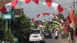 Sambut HUT ke-80 RI, Warga Dusun Katang Hiasi Jalan dengan Nuansa Merah Putih