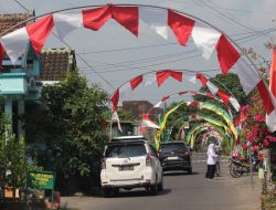 Sambut HUT ke-80 RI, Warga Dusun Katang Hiasi Jalan dengan Nuansa Merah Putih