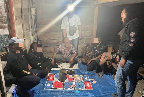 Gerebek Judi Dadu di Ngluyu, Enam Warga Diamankan Polisi