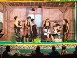 Ketoprak Seniman Kediri Meriahkan HUT ke-80 RI