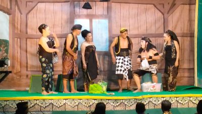 Ketoprak Seniman Kediri Meriahkan HUT ke-80 RI