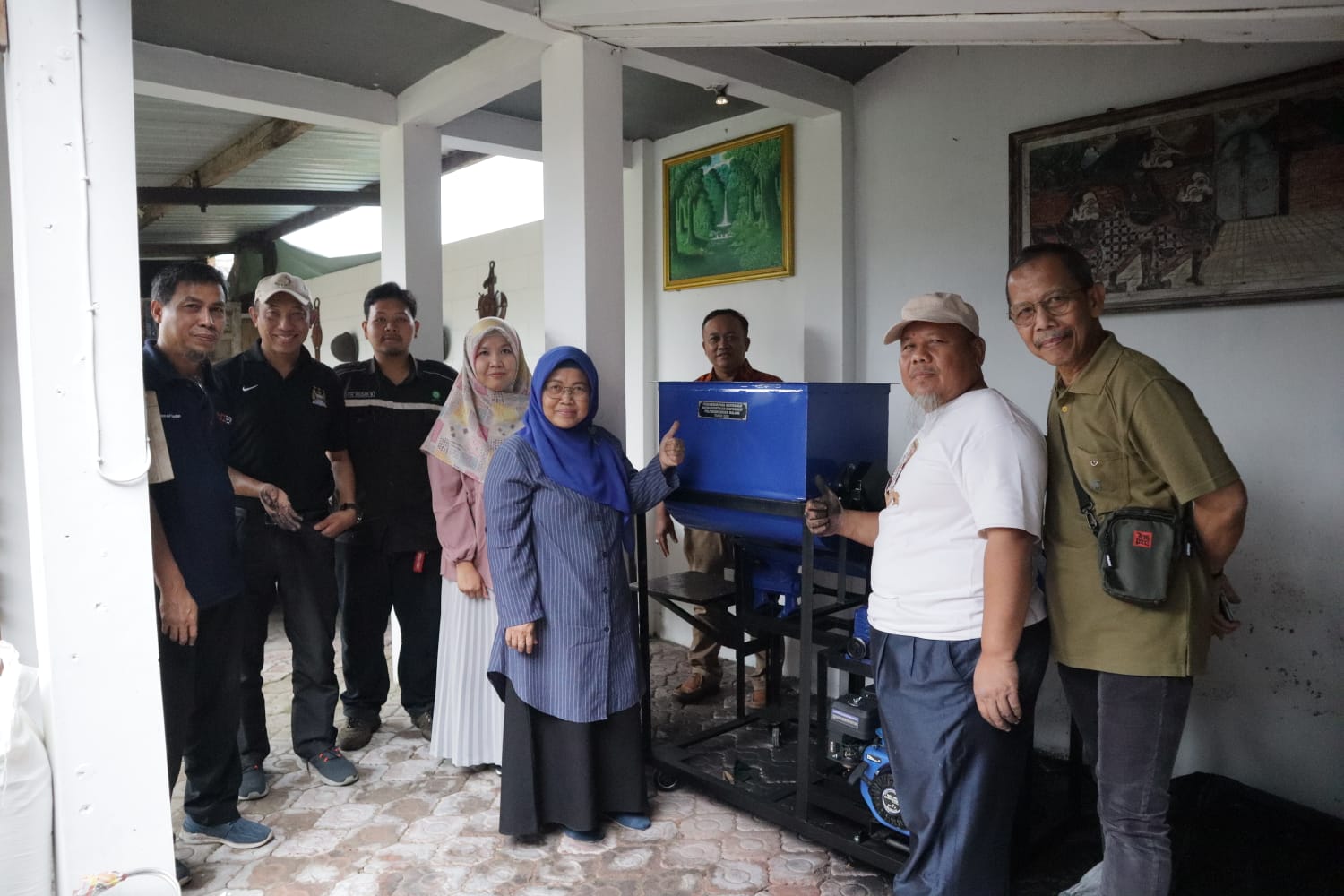 UMKM Bathok Koi Blitar Kembangkan Briket Ekspor Lewat Teknologi Hammer Mill dan Pressing Otomatis