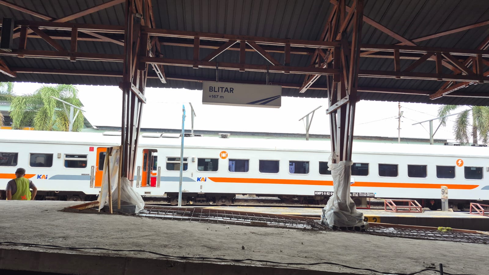 Stasiun Blitar Berbenah, Peron Tinggi dan Over Capping Hadir Demi Tingkatkan Layanan