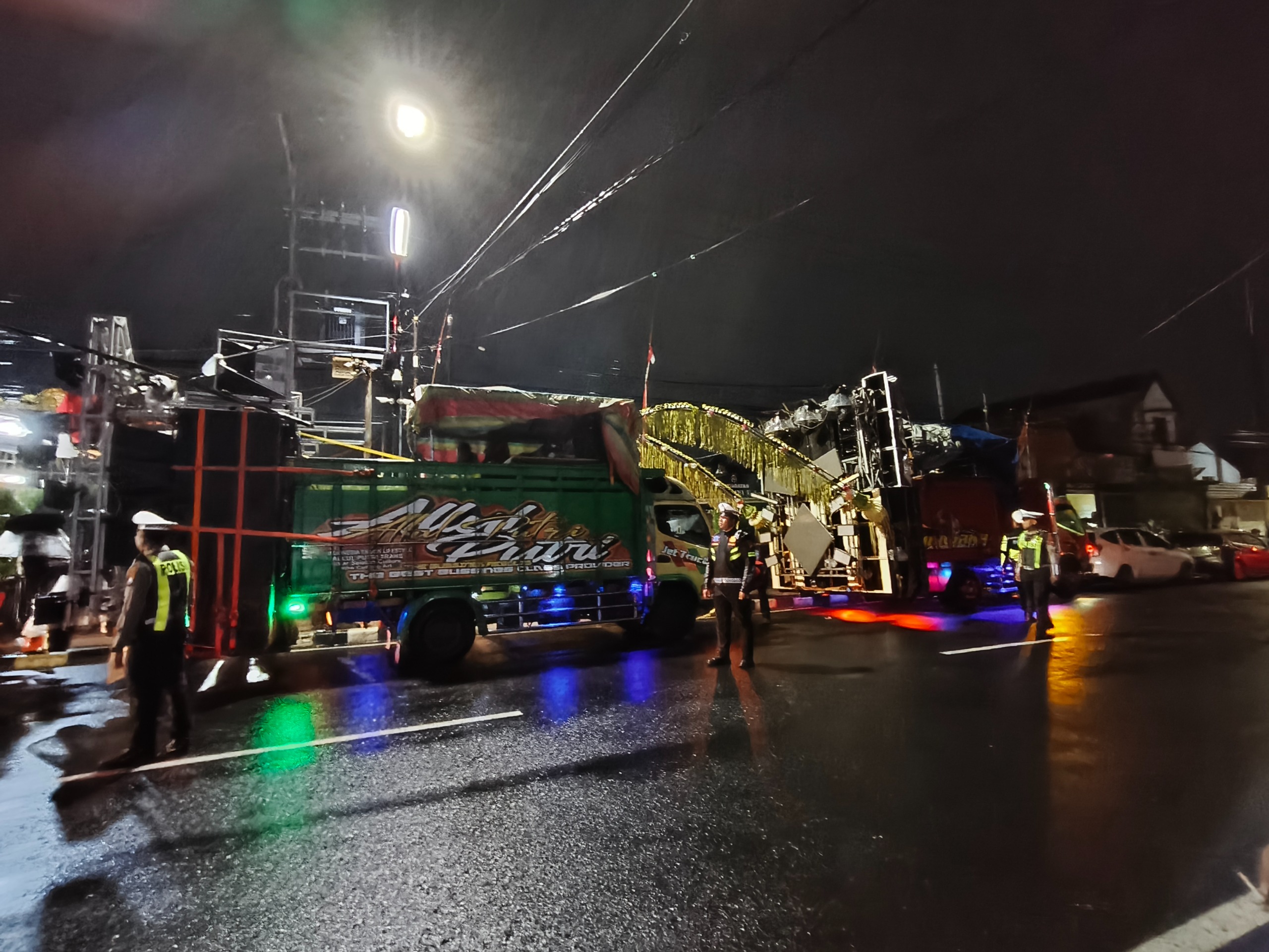 Karnaval di Kedawung Dibubarkan Polisi, 15 Truk Pengangkut Sound Horeg Diamankan
