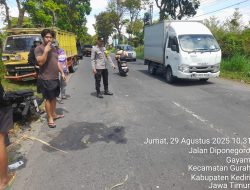 Pemotor Meninggal Usai Tabrakan dengan Truk di Jalan Raya Kediri-Pare, Ini Identitasnya