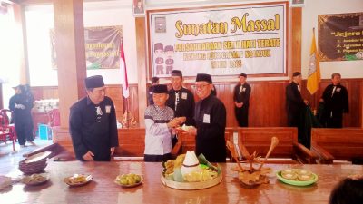 Selain khitan, juga diberikan santunan kepada anak yatim.