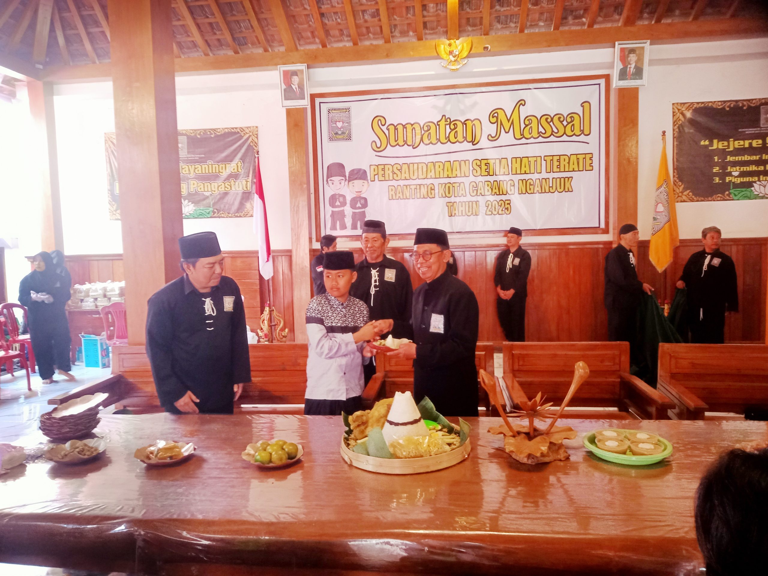 Selain khitan, juga diberikan santunan kepada anak yatim.