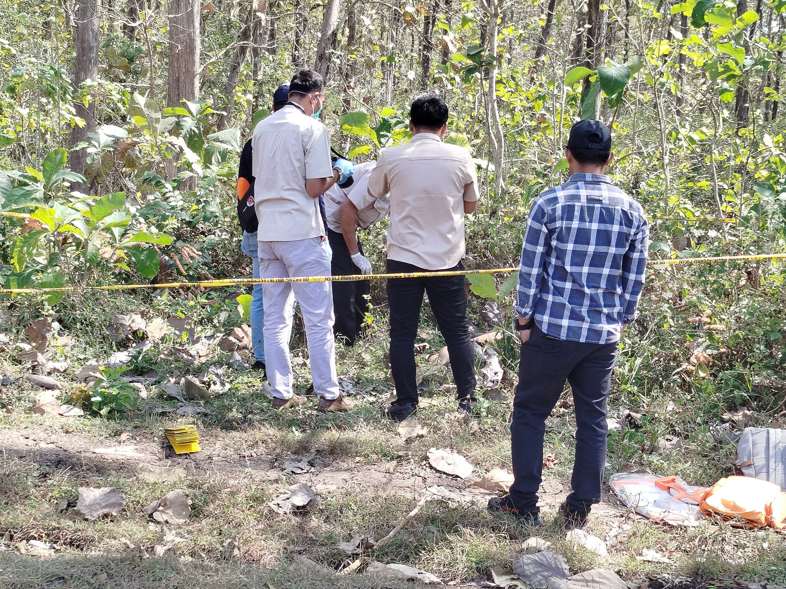 Mayat Perempuan Setengah Telanjang Ditemukan di Hutan Jati Sampung, Diduga Korban Pembunuhan