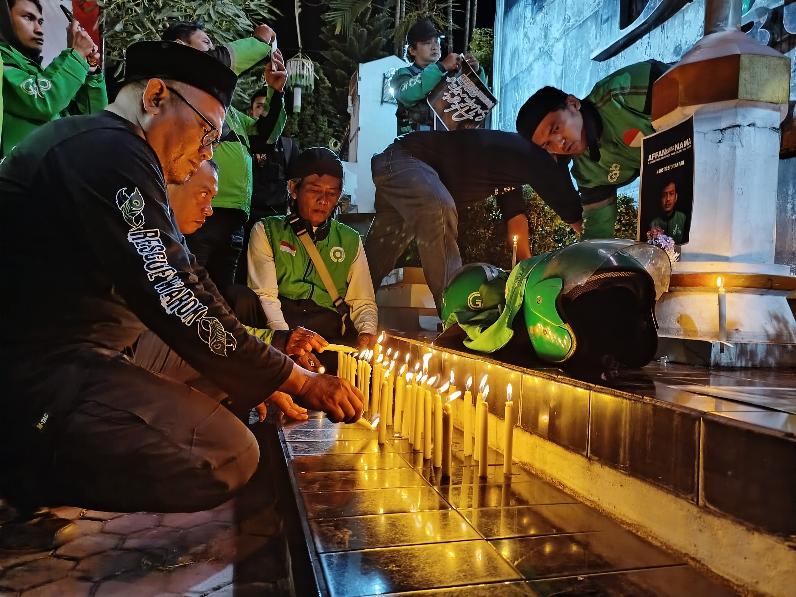 Doa Bersama dan Aksi Lilin, Ojol Ponorogo Kenang Affan Kurniawan