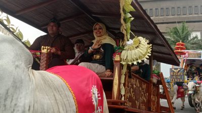 Puluhan Cikar Ikuti Parade yang Digelar Pemkab Kediri, Ada Cikar yang Didatangkan dari Klaten
