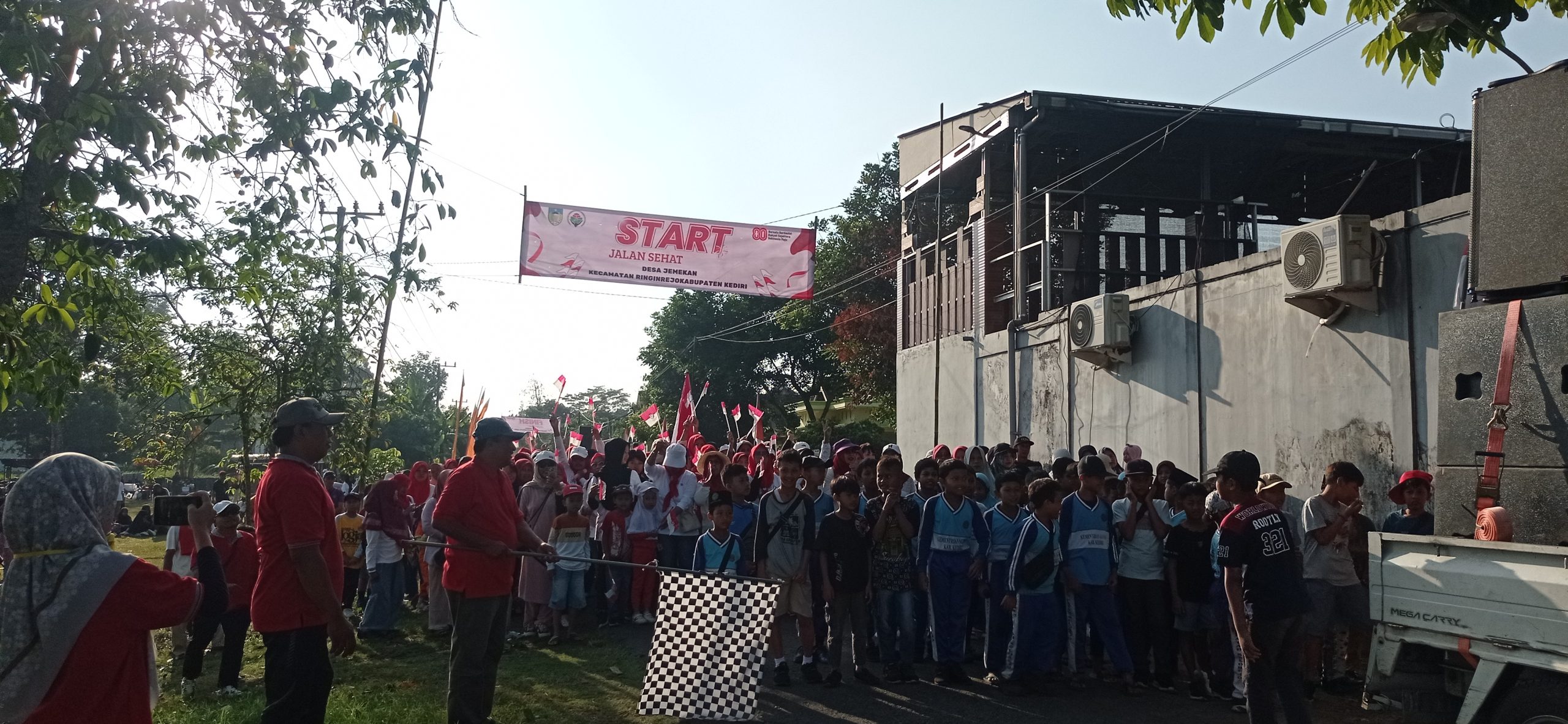 Ribuan Warga Desa Jemekan Meriahkan Jalan Sehat Kemerdekaan, Warnai Peingatan HUT RI ke-80