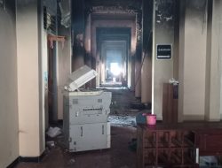 Tak Terkendali! Ruangan Bupati dan Wakil Bupati Kediri Juga Ikut Ludes Terbakar