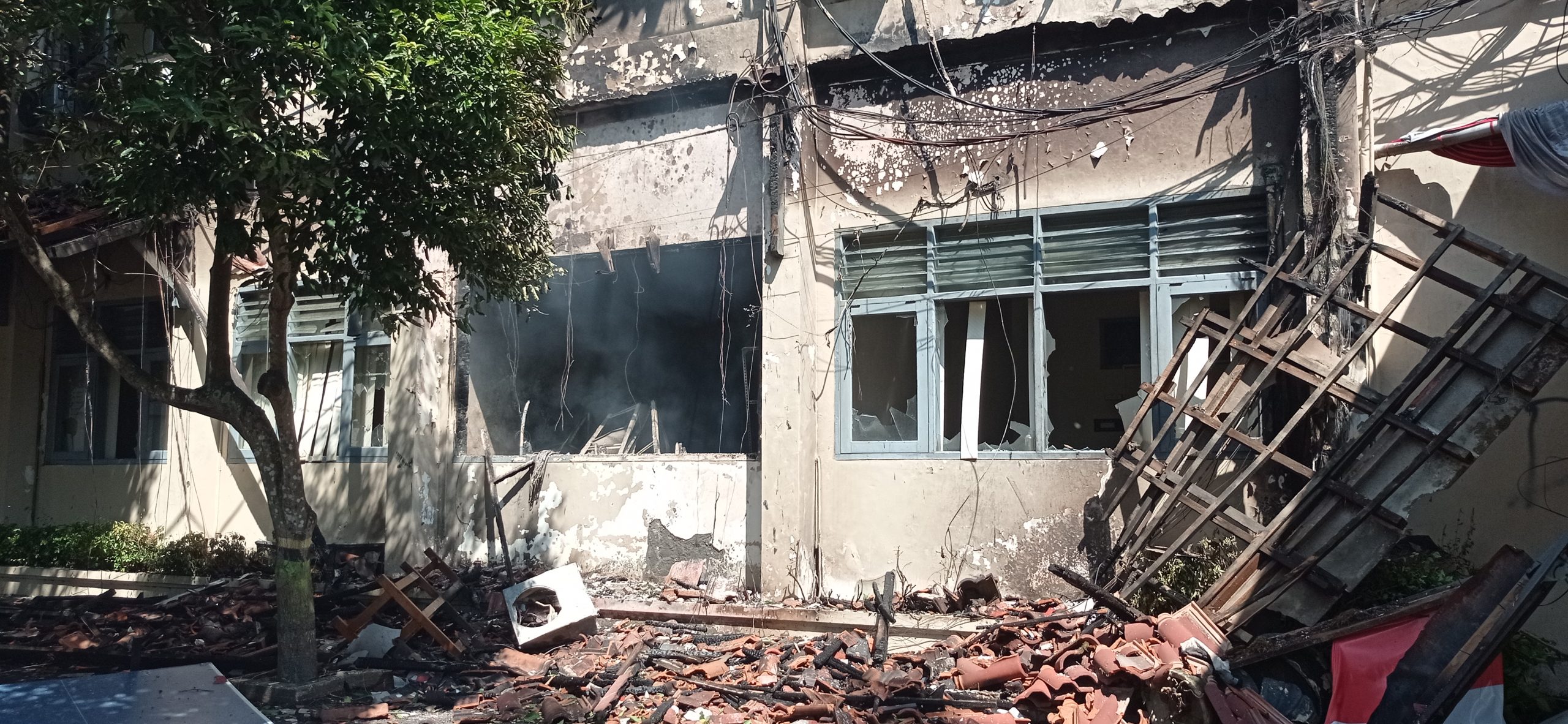 Api Baru Padam Pagi Hari, Gedung DPRD Kabupaten Kediri Rata dengan Abu