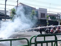 Api Masih Membara! Damkar Lanjutkan Pembasahan di Pemkab Kediri