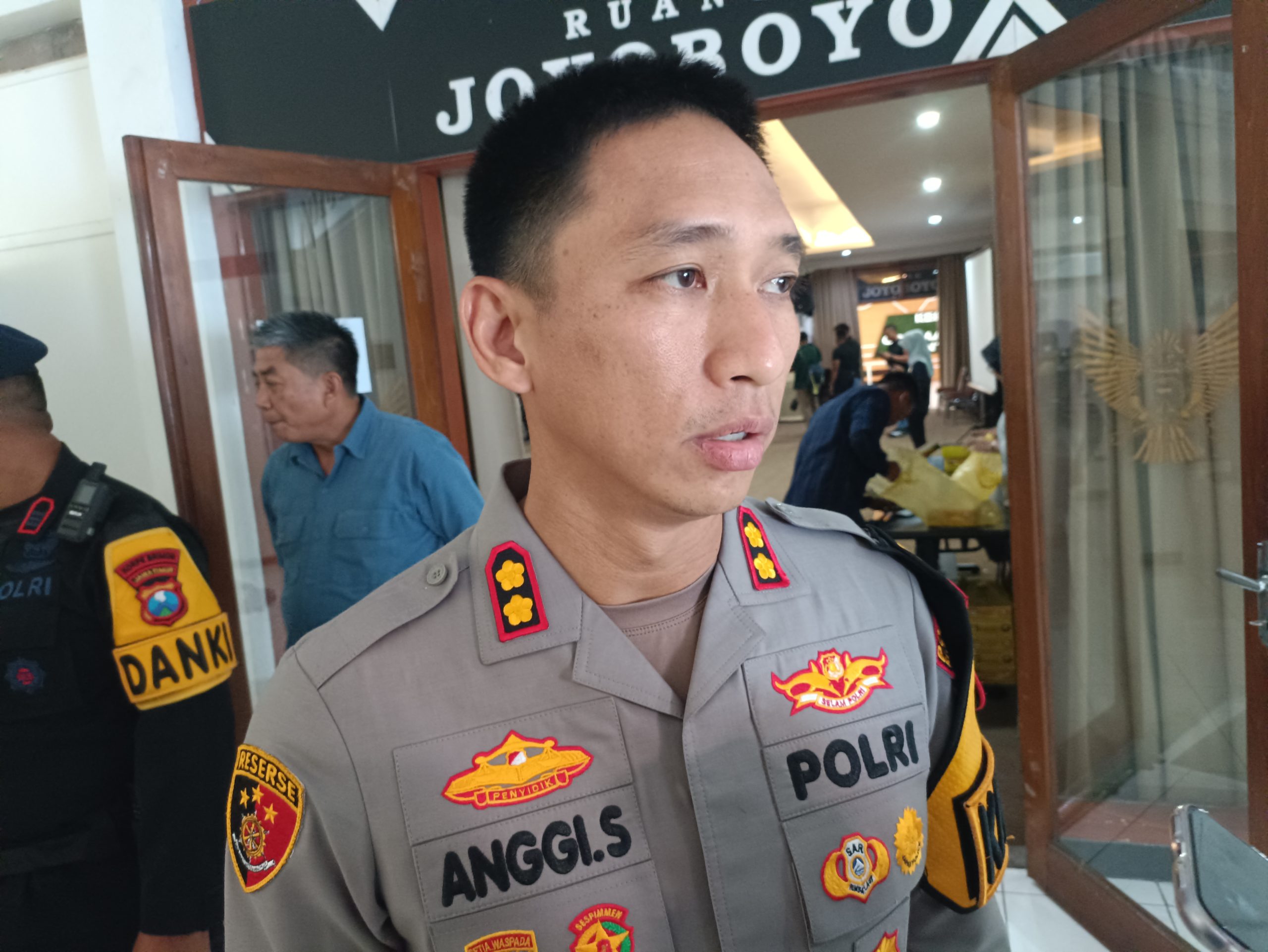 Polwan Kediri Jadi Korban Saat Amankan Aksi Demo Anarkis, Ini Kronologinya!