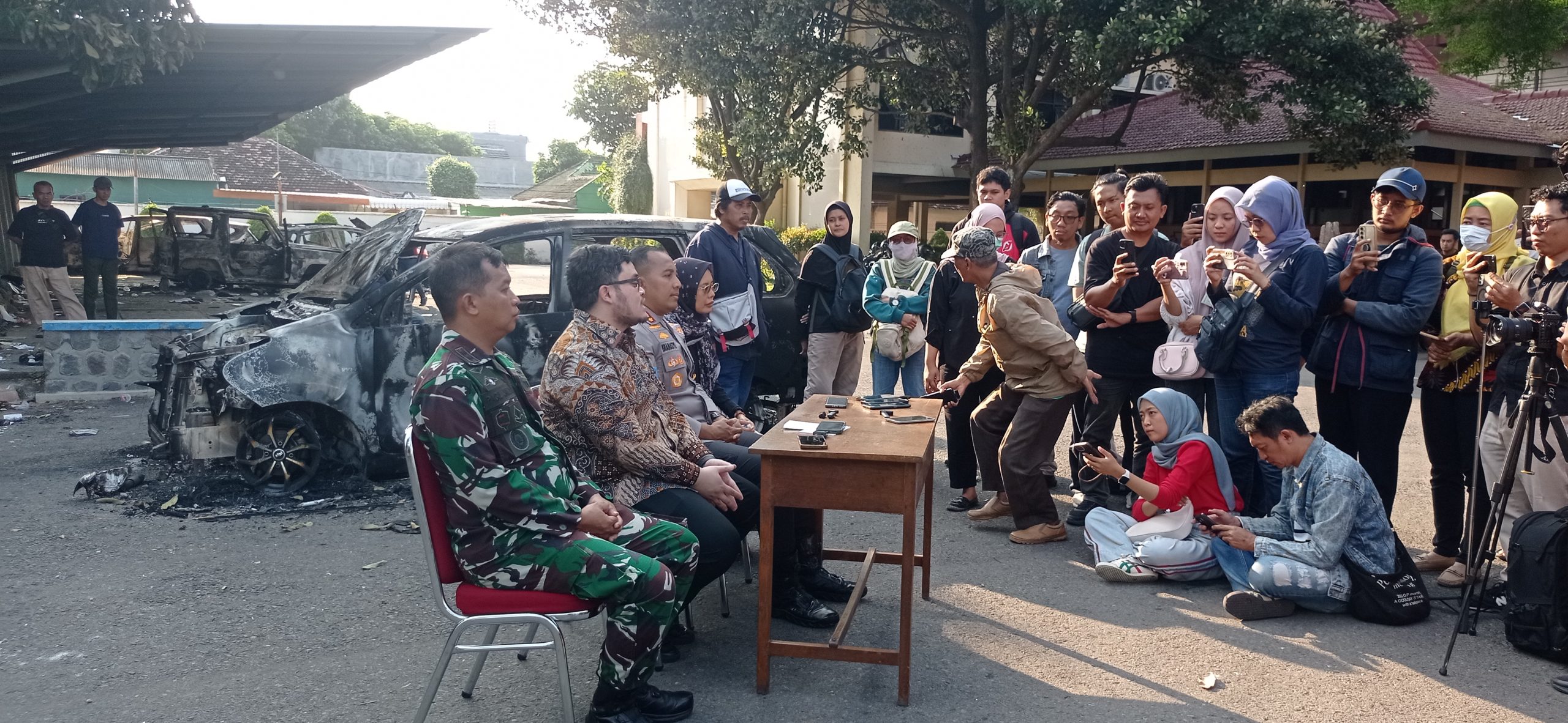Bupati Kediri Hanindhito Himbau ASN Tetap Bekerja Meski 18 OPD Rusak Total