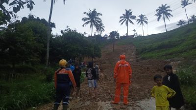 Ruas Jalan Tulungagung–Trenggalek yang Tertutup Longsor Mulai Dibuka, Hanya untuk Warga Setempat