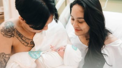 DJ Bravy Setia Dampingi Erika Carlina Saat Prosesi Lahiran, Netizen Malah Salfok dengan Wajah Baby Andrew!