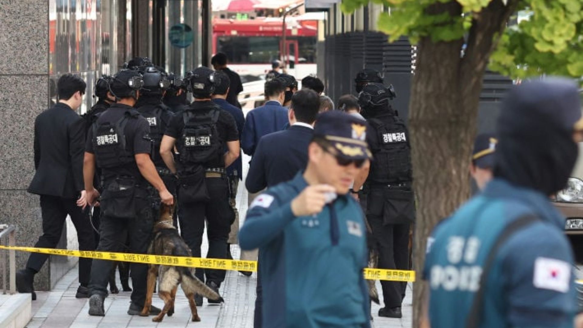 Shinsaegae Seoul Dievakuasi Akibat Ancaman Bom, Pelaku Ternyata Anak Umur 13 Tahun!